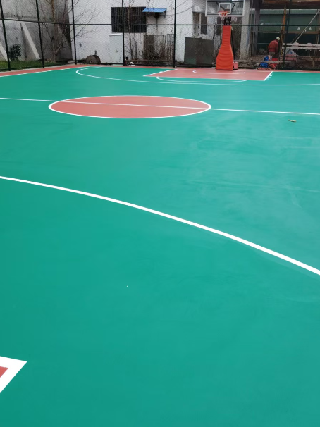 石河镇 球场长期使用易出现地面开裂